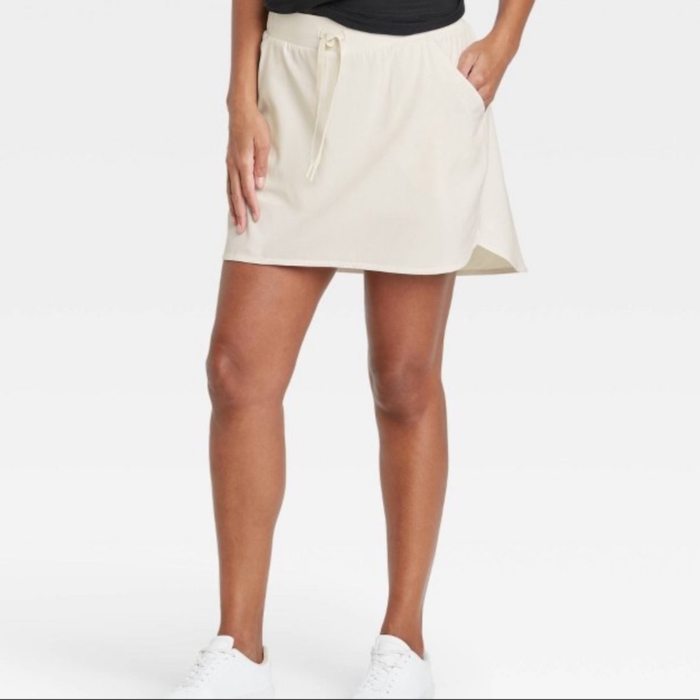 Women's Stretch Woven Skorts in linen